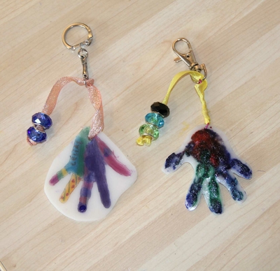 Porte clés main d'enfants en plastique fou - Loisir Créatifs